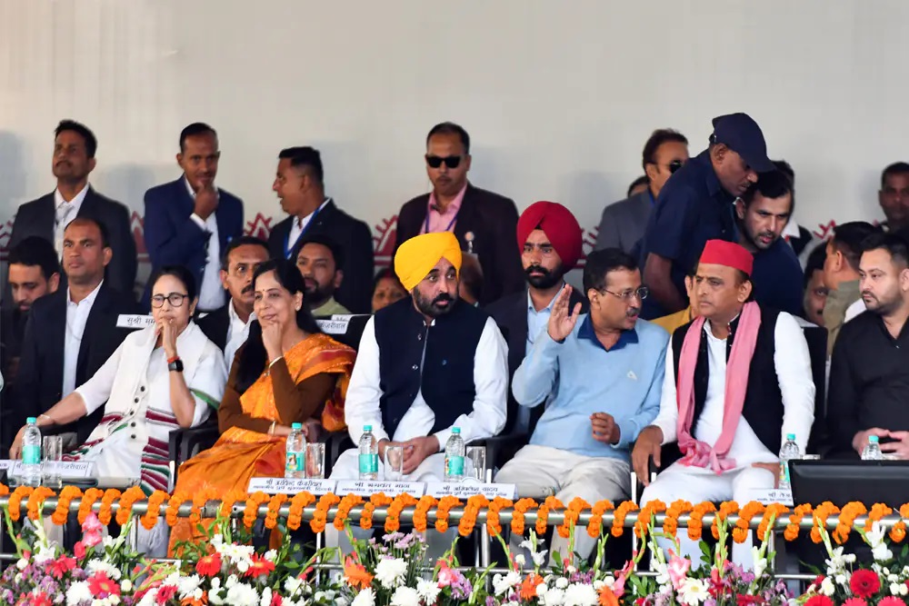 इंडिया गठबंधन में बिखराव, ममता के नेतृत्व में बनेगा तीसरा मोर्चा